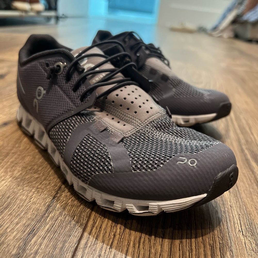 ON Women's Black Athletic Shoes